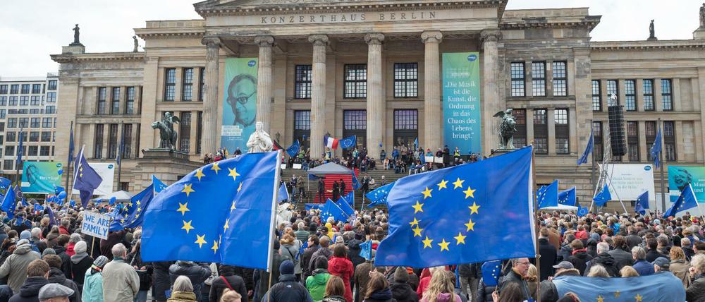 Ab dem heutigen Sonntag, 14. April, sind auf dem Gendarmenmarkt um 14 Uhr die "Pulse of Europe"-Demos zurück. 