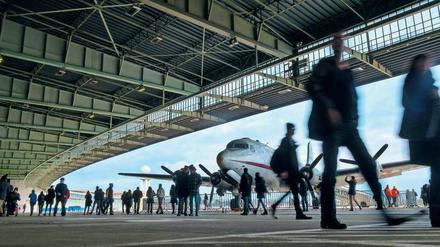 Ja, wo fliegen sie denn? Nicht mehr in Berlin-Tempelhof. 