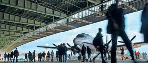 Ja, wo fliegen sie denn? Nicht mehr in Berlin-Tempelhof. 