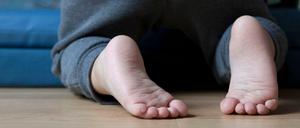 Zu Hause Schuhe ausziehen - oder lieber doch nicht?