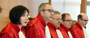 Der Zweite Senat des Bundesverfassungsgerichtes mit dem Vorsitzenden Andreas Voßkuhle (zweiter von links). 