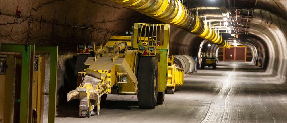 Maschinen stehen unter Tage im ehemaligen Erkundungsbergwerk in Gorleben.