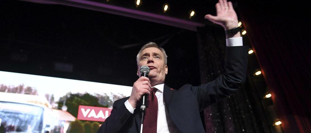Antti Rinne und die Sozialdemokraten haben die Wahl ganz knapp gewonnen.