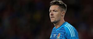 Blamiert. Wayne Hennessey weiß nicht so richtig, was er tut.