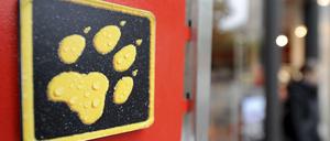 Eine Wolfstatze, Firmenlogo des Outdoor-Ausrüsters Jack Wolfskin.