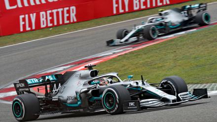 Mercedes-Pilot Lewis Hamilton steuerte sein Auto vor seinem Teamkollegen Valtteri Bottas zum Erfolg.