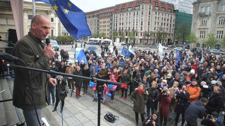 Yanis Varoufakis bei Pulse of Europe am Gendarmenmarkt in Berlin.