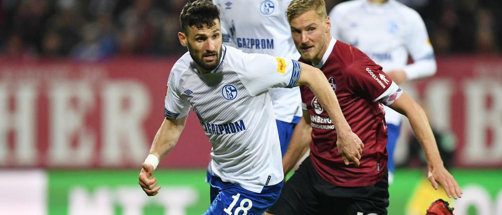 Umkämpft. Daniel Caligiuri und Hanno Behrens waren zwei Protagonisten des "Freundschaftsspiels".