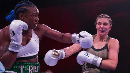 Christina Hammer (rechts) war der US-Amerikanerin Claressa Shields deutlich unterlegen.