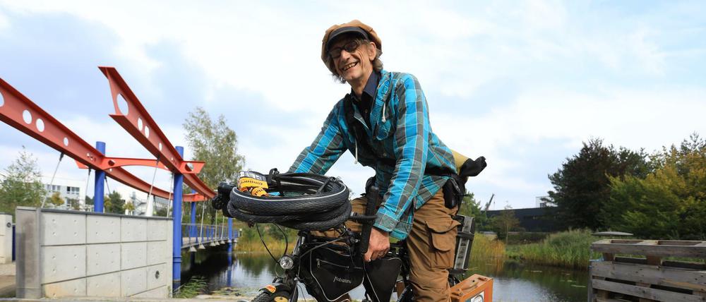 Ullrich Christ, mobiler Fahrraddoktor, fotografiert in Kleinmachnow bei Berlin.
