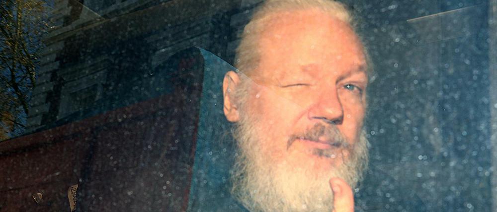 Wikileaks-Gründer Julian Assange nach seiner Festnahme in London am 11. April.