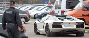 PS-stark, schnell und laut - so treten Autoposer auf. Einige legen auch noch eine Schicht Gold auf. (Archivbild 2017)