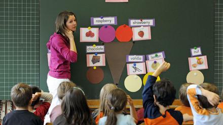 Grundschüler im Englischunterricht.