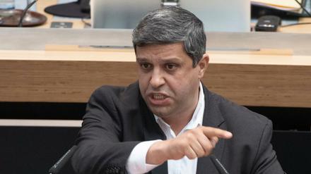 SPD-Fraktionsvorsitzender Raed Saleh, hier bei einer Sitzung im Abgeordnetenhaus, setzte sich 2015 für Volksbefragungen ein.