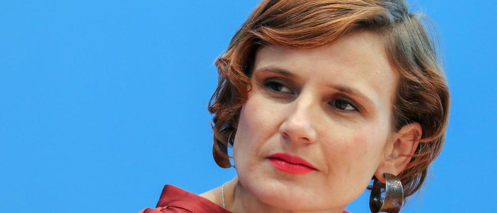 Katja Kipping, die Parteivorsitzende von Die Linke, gibt eine Pressekonferenz.