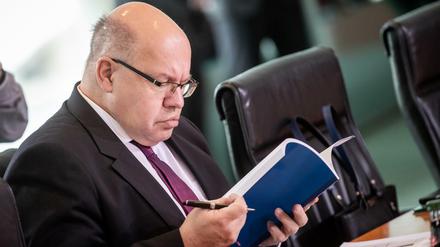 Sorgenvoll: Am Mittwoch stellt Bundeswirtschaftsminister Peter Altmaier die Konjunkturprognose der Bundesregierung vor. 