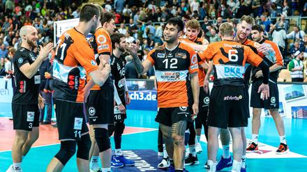 Die Spieler der BR Volleys gehen selbstbewusst in das vierte Halbfinalspiel.