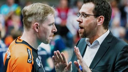 Mit Ruhe ins Finale: Volleys-Trainer Cedric Enard (r.) und Sergej Grankin.