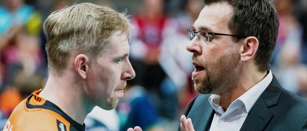 Mit Ruhe ins Finale: Volleys-Trainer Cedric Enard (r.) und Sergej Grankin.