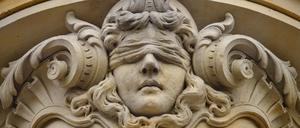 Justitia.