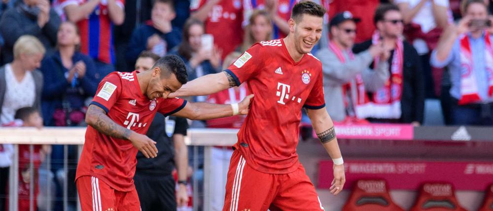 Hat gut lachen. Niklas Süle (r.) feiert sein 1:0 mit Thiago.
