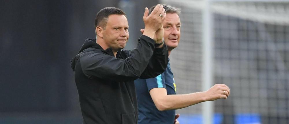 Raus mit Applaus. Pal Dardai und sein Co-Trainer Rainer Widmayer auf Abschiedstournee.