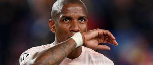 Schockiert. Ashley Young wurde von den eigenen Fans rassistisch beleidigt.