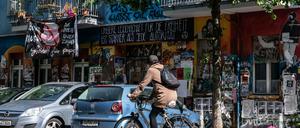 Autonome Gruppen wollen am Tag der Arbeit unter anderem durch die Rigaer Straße in Friedrichshain ziehen.
