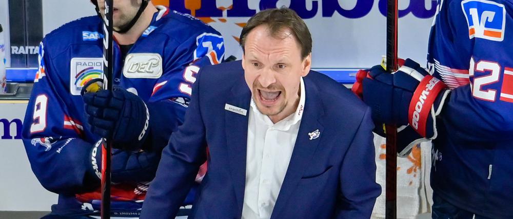 Mannheims Trainer Pavel Gross schrie viel, konnte aber auch jubeln.