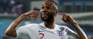 Zeichen setzen. Fußballer in England und Wales, wie Raheem Sterling, sollen Social Media boykottieren.