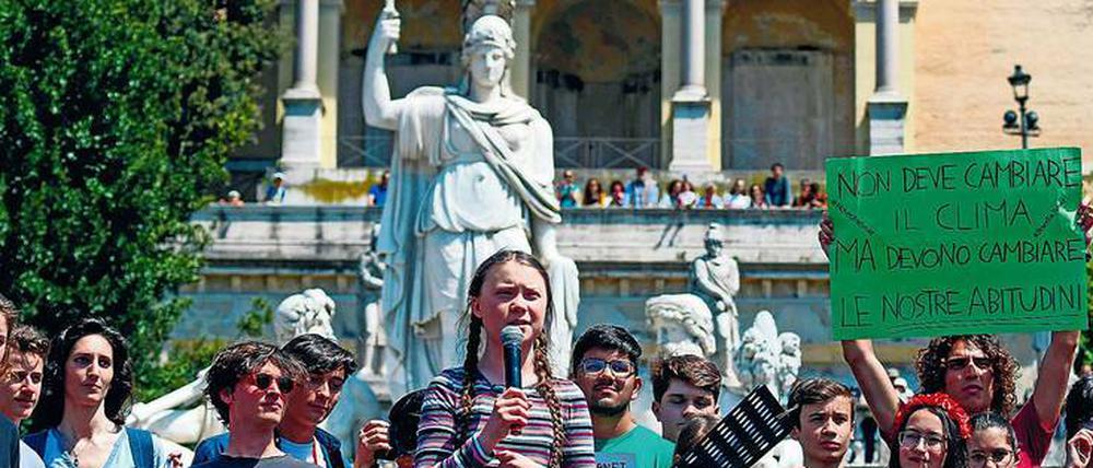 Sendungsbewusst. Die 16-jährige Klimaaktivistin Greta Thunberg am Freitag auf der Piazza del Popolo in Rom.