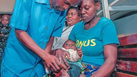 Patient 1. Im Mitundu Community Hospital in Lilongwe (Malawi) bekommt am 23. April 2019 das erste von mehr als 100 000 Kindern eine „RTS,S“-Impfung. In Kenia und Ghana beginnen ähnliche Programme in der kommenden Woche. 