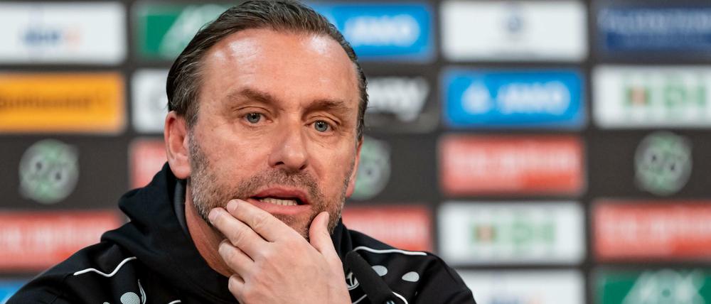 Angegriffen. Trainer Thomas Doll wurde zuletzt stark kritisiert.