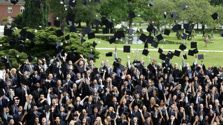 Leider haben nicht alle Schülerinnen und Schüler die finanziellen Möglichkeiten am Unterricht der US-Eliteunis teilzunehmen.