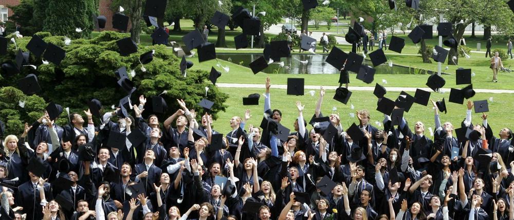 Leider haben nicht alle Schülerinnen und Schüler die finanziellen Möglichkeiten am Unterricht der US-Eliteunis teilzunehmen.