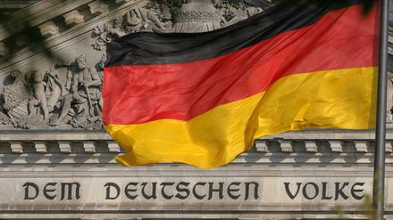55 Prozent der Deutschen sprechen sich für einen kompletten Umzug von Bonn nach Berlin aus.