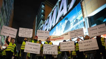 Schon während der Berlinale 2019 demonstrierten Kinobeschäftigte vor dem Cinemaxx am Potsdamer Platz für mehr Lohn. Nun soll gestreikt werden.