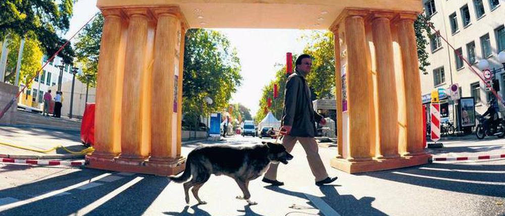 Auf den Hund gekommen. Manche in Bonn fühlen sich so, weil viele Arbeitsplätze in Ministerien nach Berlin verlagert wurden.