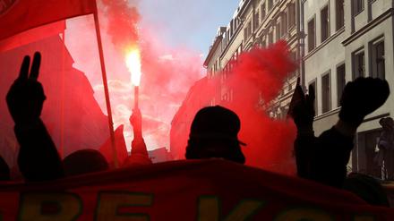 Trotz vereinzelter Bengalos: 2018 blieb es in Berlin, wie auch schon in den Jahre zuvor, friedlich.