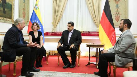 Andrej Hunko (l.) bei seinem Treffen mit Nicolas Maduro.