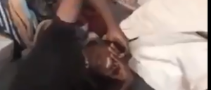 Die Flüchtlingshelfer "MSF Sea" teilten ein Video auf Twitter, auf dem Flüchtlinge in Libyen beschossen werden.