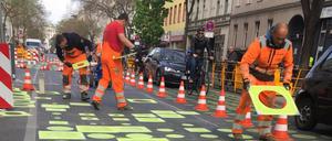 Punktlandung. Im Kreuzberger Bergmannkiez sollen grüne Punkte den Verkehr beruhigen.