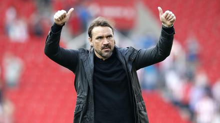 Daumen hoch. Daniel Farke und Norwich City stehen kurz vor dem Aufstieg in die Premier League.