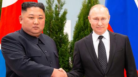 Premiere in Wladiwostok: Nordkoreas Machthaber Kim Jong Un (links) besucht Russlands Präsident Wladimir Putin.