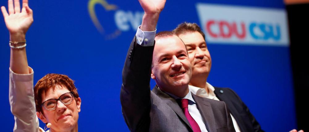 Die CDU-Parteichefin Annegret Kramp-Karrenbauer, der Vorsitzende der CSU Markus Soeder und Spitzenkandidat Manfred Weber (CSU). 