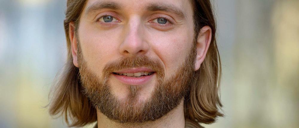 Andras Jacob geht für das samstägliche „Heimatjournal“ des RBB-Fernsehens allwöchentlich auf Entdeckungstour durch Berlin und Brandenburg.