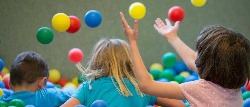 In Berlin fehlen Betreuungsplätze für Kinder.