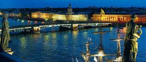 Nacht über Petersburg. „Vieles von ihrem Glanz verdankte die russische Residenz den Deutschen“, schreibt Buchautor Christian Neef. 