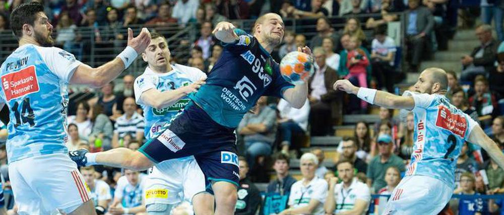 Paul Drux und die Füchse mussten im Rückspiel gegen Hannover keine Schwerstarbeit mehr leisten.