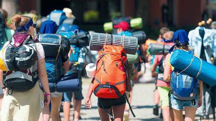 Rucksack auf und los. Kostenlose Interrail-Tickets sollten helfen, Jugendliche für Europa zu begeistern. Erfunden wurde der günstige Zugfahrschein bereits 1972.